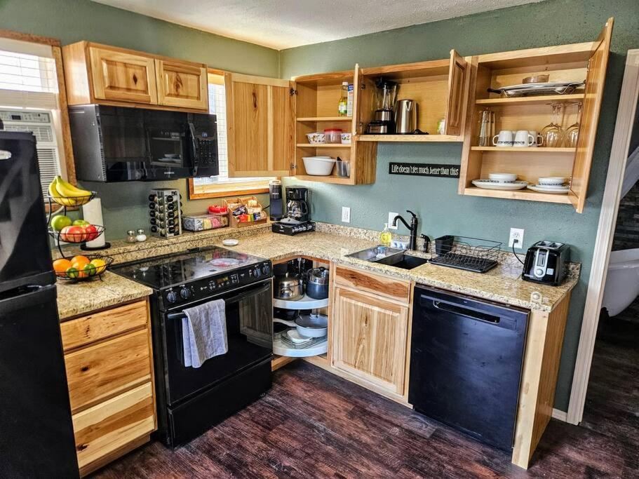 Private Cabin- Breakfast - Double Tub - 75In Tv - Sup - Washer Dryer - Bbq West Point Zewnętrze zdjęcie